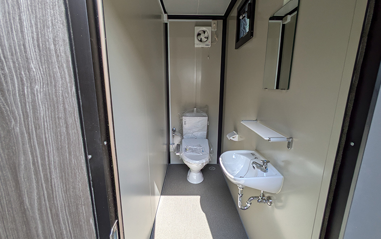 2024.9.2 アウトレットトイレユニット1.8坪（3.6畳）タイプを、従業員・お客様用トイレとして設置しました。