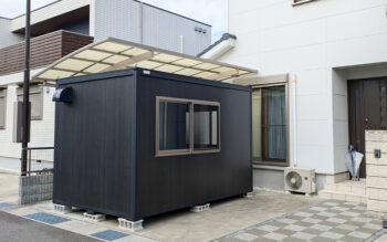 2024.10.5 アウトレットユニットハウス2.5坪（5畳）タイプを、スイーツ販売店として設置しました。