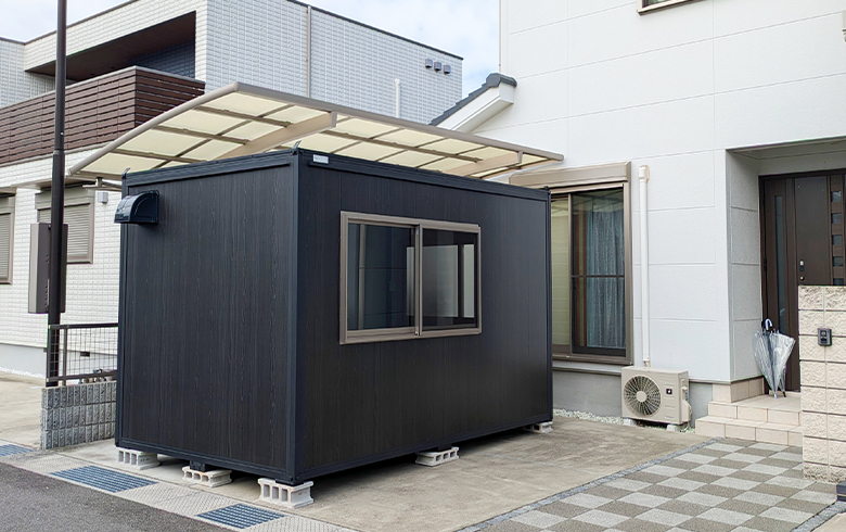 2024.10.5 アウトレットユニットハウス2.5坪（5畳）タイプを、スイーツ販売店として設置しました。