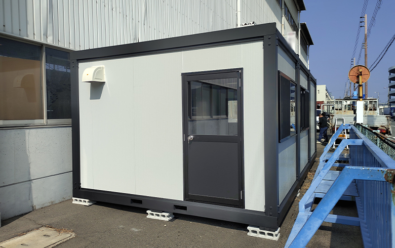 2025.3.1 アウトレットユニットハウス7.5坪（15畳）タイプを、会議室として設置しました。