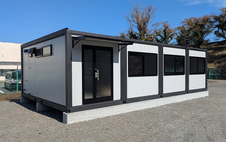 2025.10.30 アウトレットユニットハウス15.1坪（30.2畳）タイプを、事務所として設置しました。