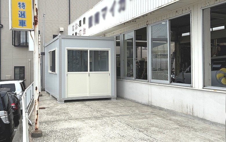 2025.8.9 アウトレットユニットハウス2.5坪（5畳）タイプB級品を、事務所として設置しました。