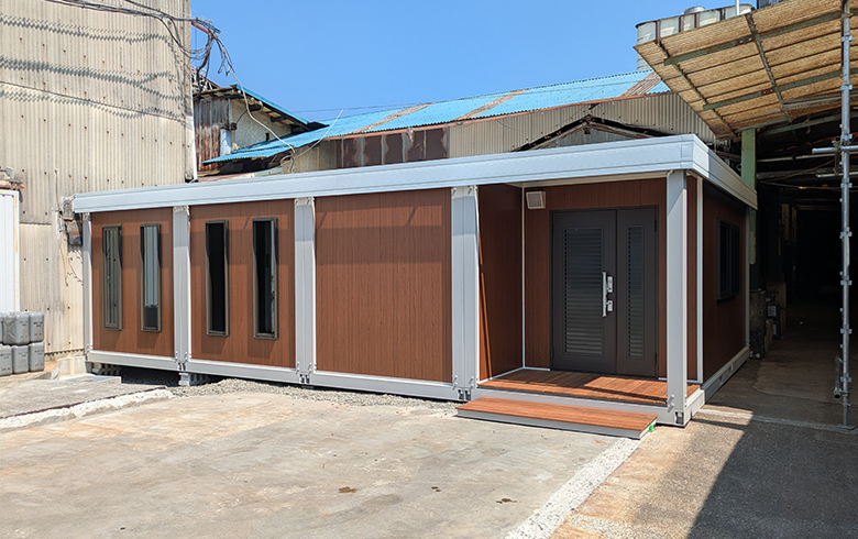 2025.7.5 アウトレットユニットハウス15.1坪（30.2畳）タイプを、事務所として設置しました。