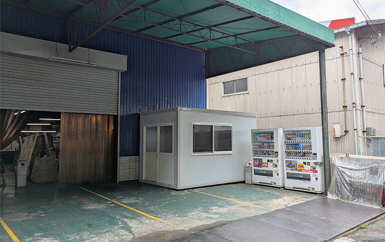 2025.5.22 アウトレットユニットハウス2.5坪（5畳）タイプを、休憩室として設置しました。