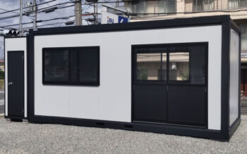 2023.10.4 レンタルユニットハウス3.8坪（7.6畳）・トイレユニット0.4坪（0.8畳）を、事務所用として設置しました。