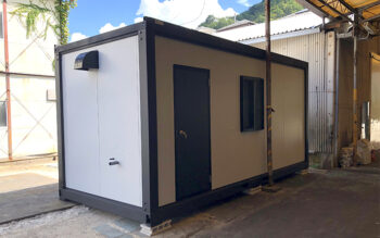 2025.9.3 アウトレットトイレハウス3.8坪（7.6畳）タイプを、屋外用トイレとして設置しました。