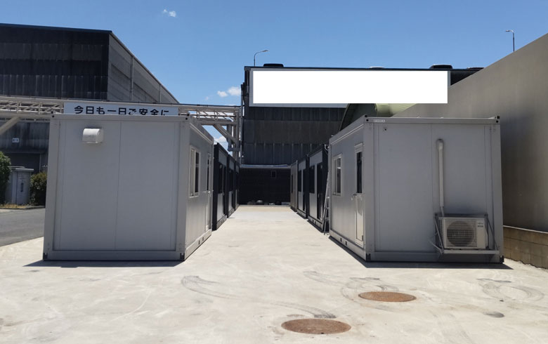 2023.5.24 アウトレットユニットハウス3.8坪（7.6畳）エアコン付7棟を、仮設更衣室として設置しました。