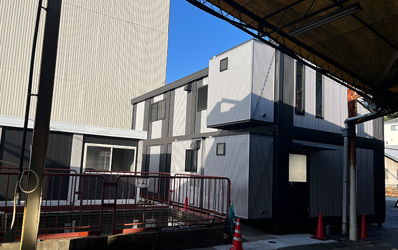 2025.10.17 アウトレットユニットハウス18.1坪（37.6畳）タイプ２階建を、事務所・応接室・会議室として設置しました。