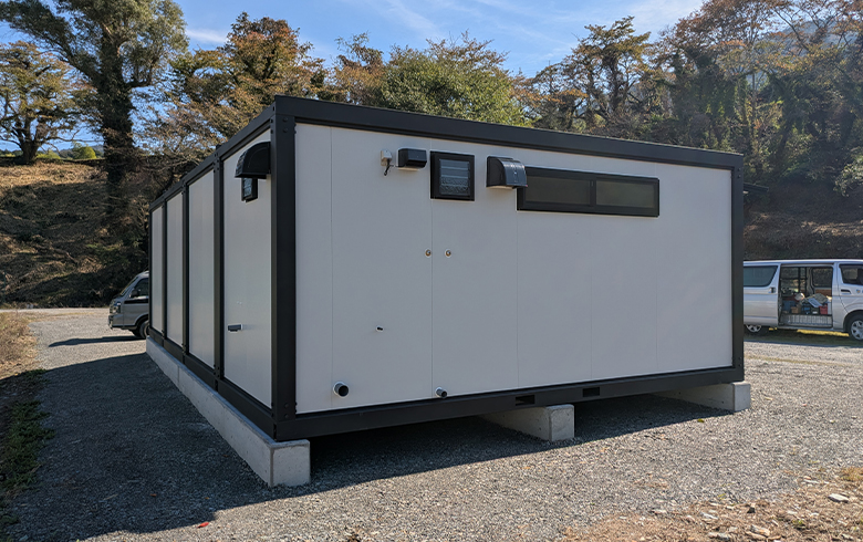 2025.10.30 アウトレットユニットハウス15.1坪（30.2畳）タイプを、事務所として設置しました。