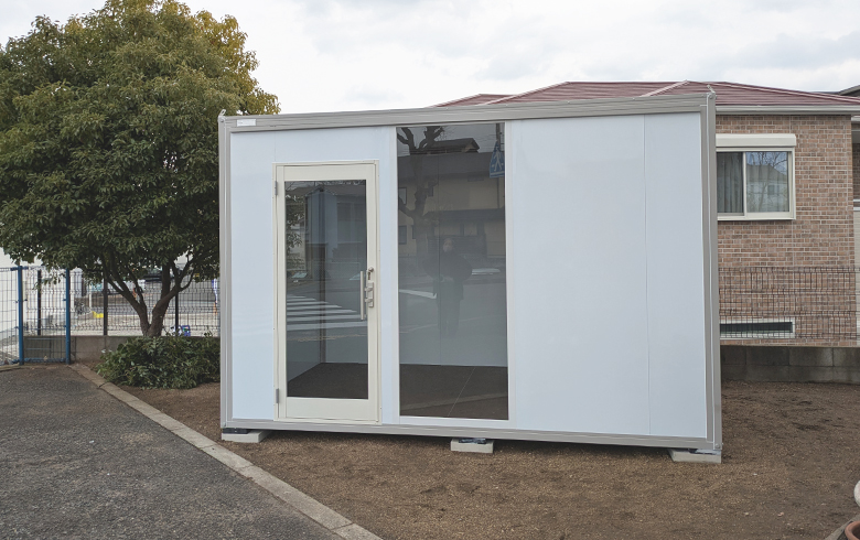 2025.2.3 ユニットハウス2.5坪（5畳）タイプを、フラワーショップとして設置しました。