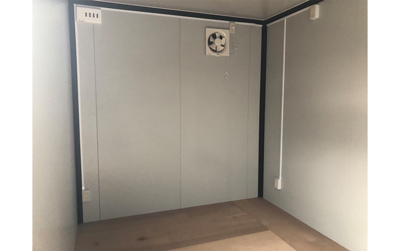 2024.3.6 アウトレットユニットハウス2.5坪（5畳）タイプを、SNS配信部屋として設置しました。