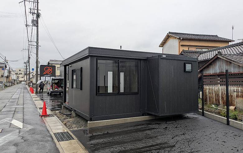2025.10.31 アウトレットユニットハウス7.5坪（15畳）タイプを、事務所として設置しました。