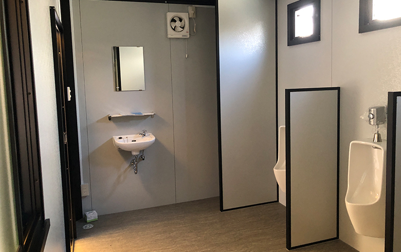 2025.9.3 アウトレットトイレハウス3.8坪（7.6畳）タイプを、屋外用トイレとして設置しました。