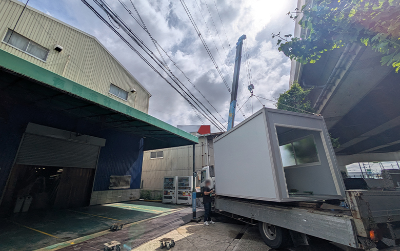 2025.5.22 アウトレットユニットハウス2.5坪（5畳）タイプを、休憩室として設置しました。
