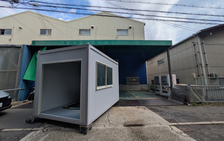 2025.5.22 アウトレットユニットハウス2.5坪（5畳）タイプを、休憩室として設置しました。