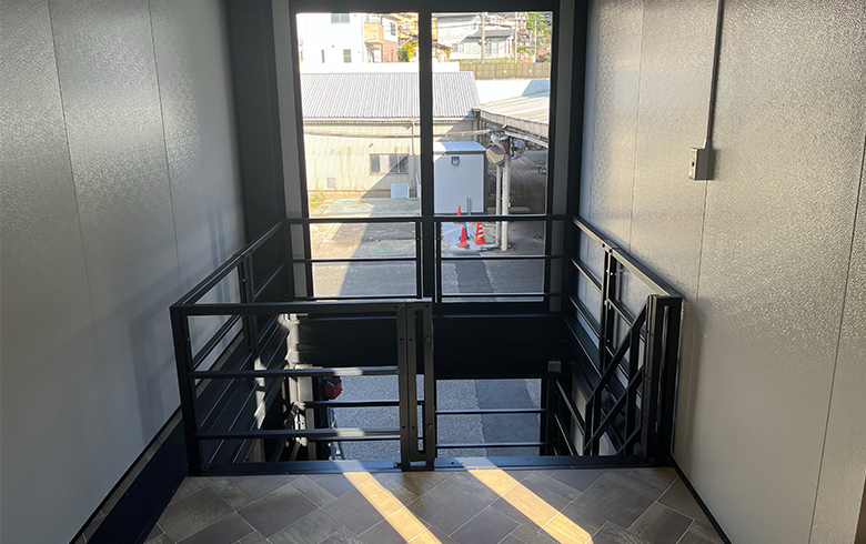 2025.10.17 アウトレットユニットハウス18.1坪（37.6畳）タイプ２階建を、事務所・応接室・会議室として設置しました。