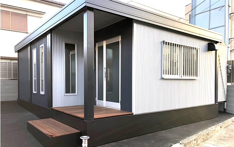 2022.3.3 アウトレットユニットハウス11.3坪（22.6畳）タイプを、事務所として設置しました。