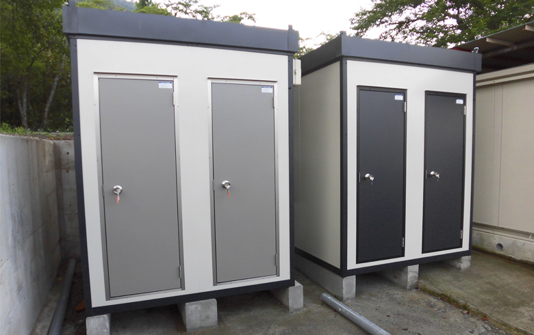 2016.7.6 組立式パネルハウス1坪（2畳）タイプ2棟を、シャワーと洋式水洗トイレとして設置しました。