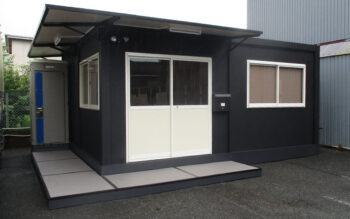 2016.9.8 中古ユニットハウス7.4坪（14.8畳）タイプと仮設トイレ簡易水洗式を、事務所用として設置しました。