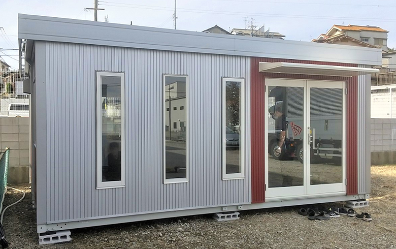 2021.11.4　中古ユニットハウス8坪（16畳）タイプ　カスタマイズ仕様を、事務所として設置しました。