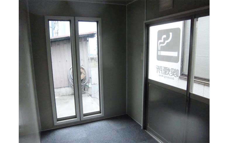 2017.11.29 組立式パネルハウス1.7坪（3.4畳）タイプを、 喫煙室として設置しました。