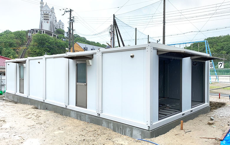 2022.5.13 アウトレットユニットハウス22.6坪（45.2畳）タイプを、部活動更衣室として設置しました。