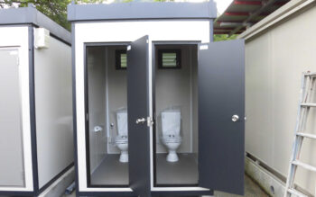 2016.7.6 組立式パネルハウス1坪（2畳）タイプ2棟を、シャワーと洋式水洗トイレとして設置しました。