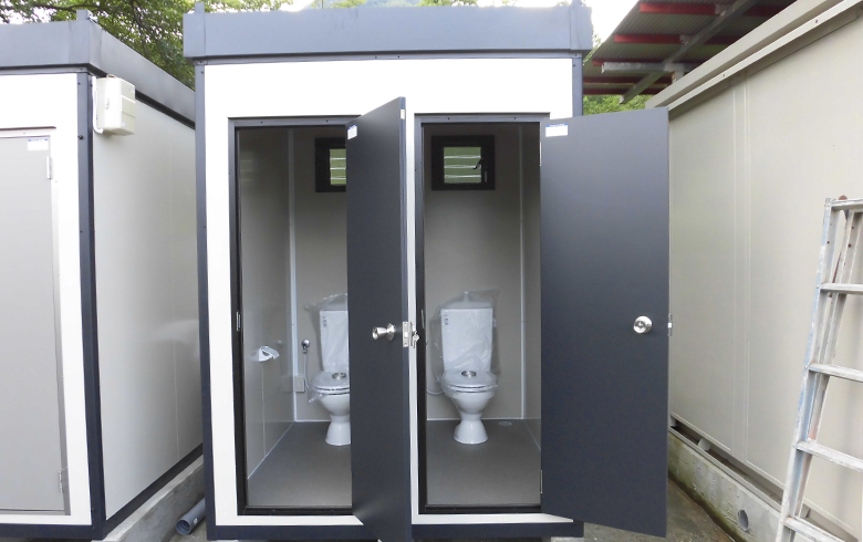 2016.7.6 組立式パネルハウス1坪（2畳）タイプ2棟を、シャワーと洋式水洗トイレとして設置しました。