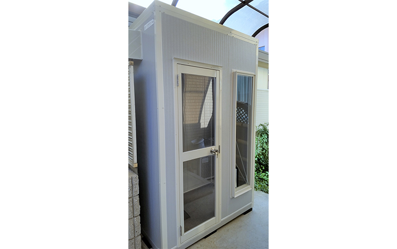 2021.11.26　組立式パネルハウス0.4坪（0.8畳）タイプを、ペット小屋として設置しました。