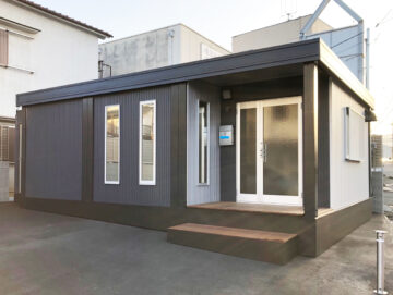 2022.3.3 アウトレットユニットハウス11.3坪（22.6畳）タイプを、事務所として設置しました。