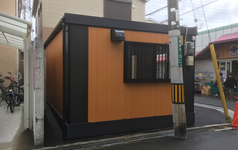 2017.9.29 組立式パネルハウス5.9坪（約11.8畳）タイプを、駐車場スペースに店舗として設置しました。