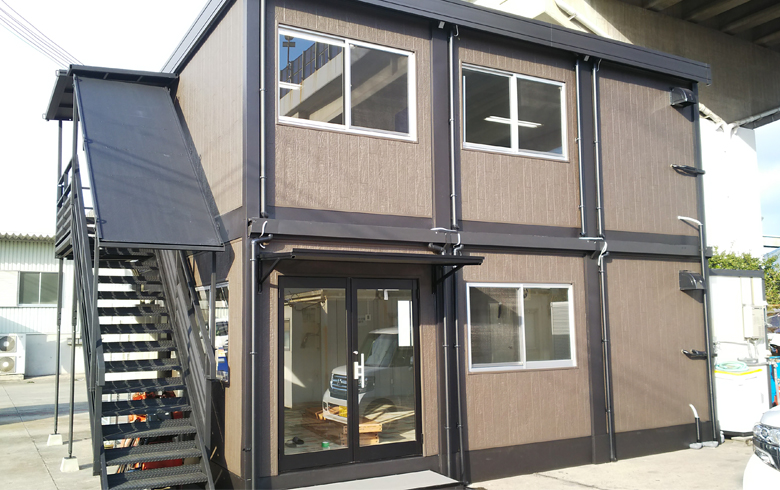 2019.2.2 中古ユニットハウス12坪2階建て（48畳）タイプとフロハウス1.2坪タイプを、事務所・休憩室として設置しました。