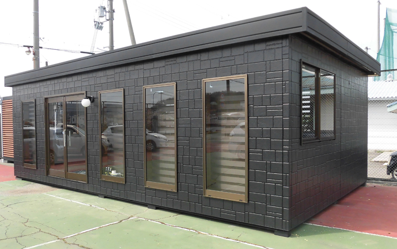 2020.3.17 中古ユニットハウス12.3坪（24.6畳）タイプを、事務所兼商談スペースとして設置しました。
