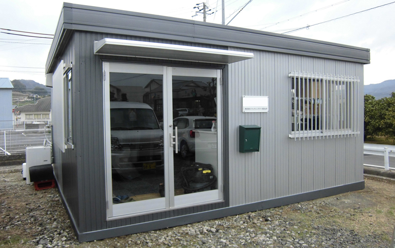 2014.3.10 中古ユニットハウス8坪（16畳）タイプ 金属サイディング貼りを、事務所として設置しました。