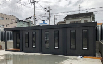 2020.9.26 アウトレットユニットハウス15.1坪（30.2畳）タイプを、事務所兼休憩室として設置しました。