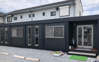 2018.6.23 アウトレットユニットハウス18.8坪（37.6畳）タイプ トイレブース付を、事務所として設置しました。