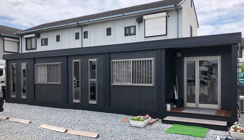 2018.6.23 アウトレットユニットハウス18.8坪（37.6畳）タイプ トイレブース付を、事務所として設置しました。