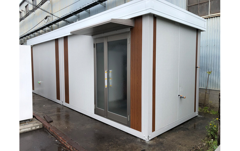 2020.3.27 アウトレットユニットハウス5坪（10畳）タイプを、女性用更衣室として設置しました。