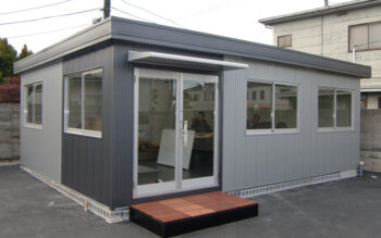 2011.1.21 中古ユニットハウス12坪（24畳）タイプ　金属サイディング貼りを、事務所として設置しました。