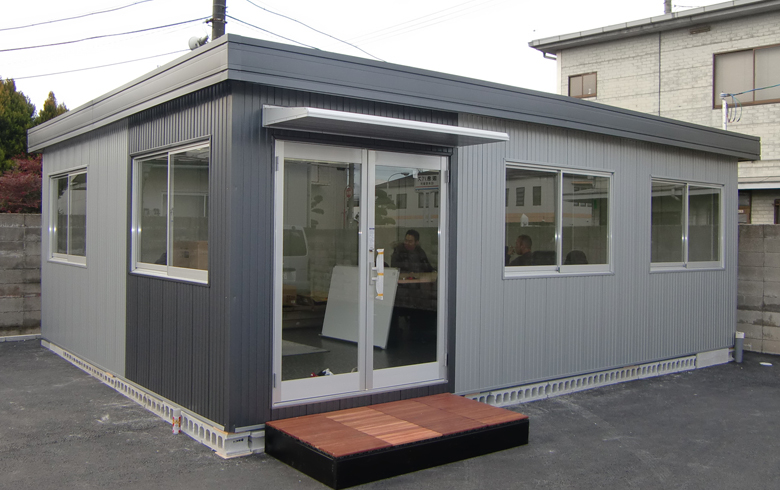 2011.1.21 中古ユニットハウス12坪（24畳）タイプ　金属サイディング貼りを、事務所として設置しました。