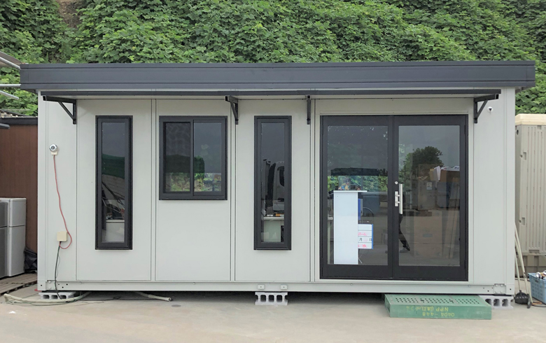 2019.8.30 中古ユニットハウス8坪（16畳）タイプ　カスタマイズ仕様を、受付事務所として設置しました。