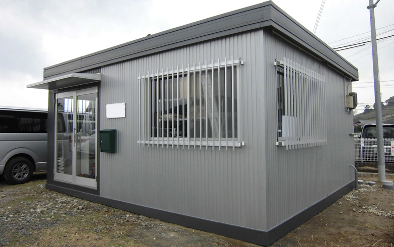 2014.3.10 中古ユニットハウス8坪（16畳）タイプ 金属サイディング貼りを、事務所として設置しました。