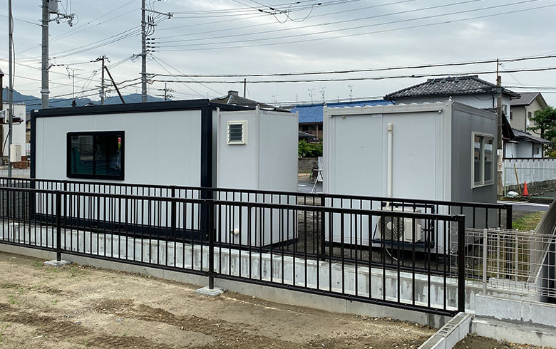 2020.6.18　ユニットハウス3.8坪（7.6畳）、2.5坪（5畳）を、販売事務所として設置しました。