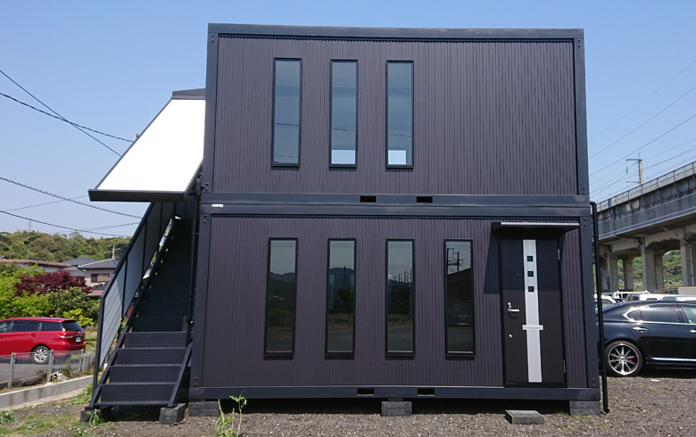 2018.4.28アウトレットユニットハウス7.5坪（15畳）タイプ2階建て 金属サイディング貼りを、事務所として設置しました。