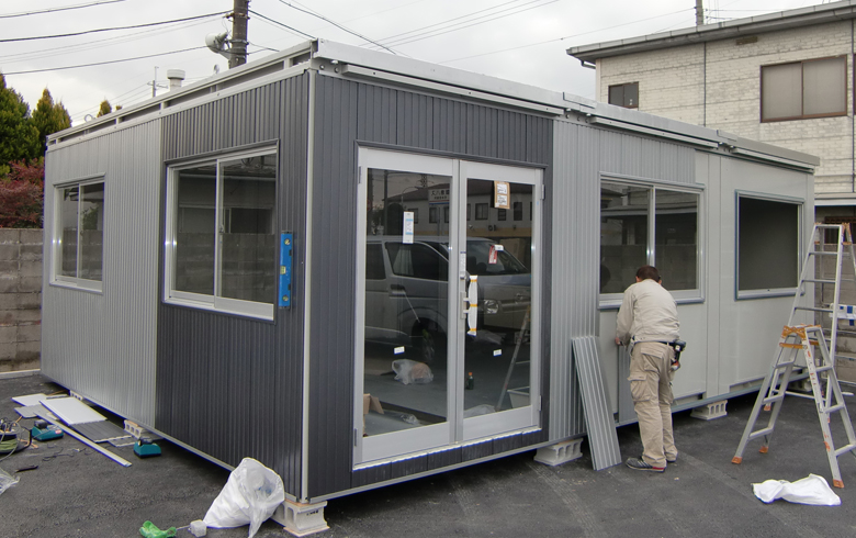 2011.1.21 中古ユニットハウス12坪（24畳）タイプ　金属サイディング貼りを、事務所として設置しました。