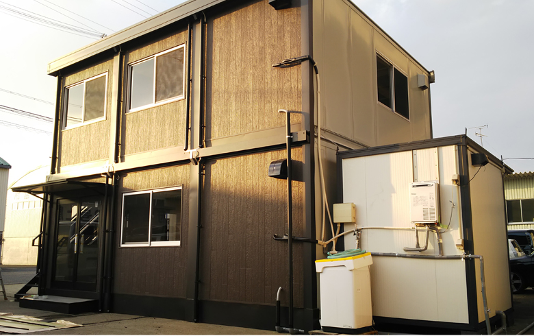 2019.2.2 中古ユニットハウス12坪2階建て（48畳）タイプとフロハウス1.2坪タイプを、事務所・休憩室として設置しました。
