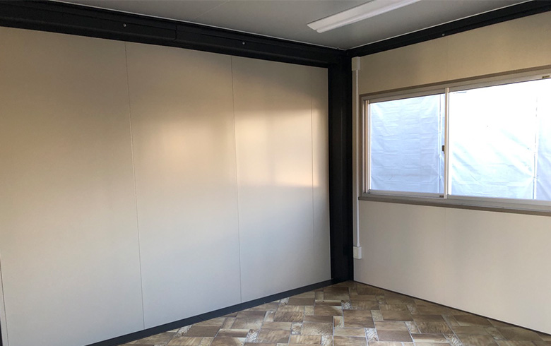 2020.11.21 アウトレットユニットハウス15坪（30畳）タイプを、社長室及び作業場として設置しました。