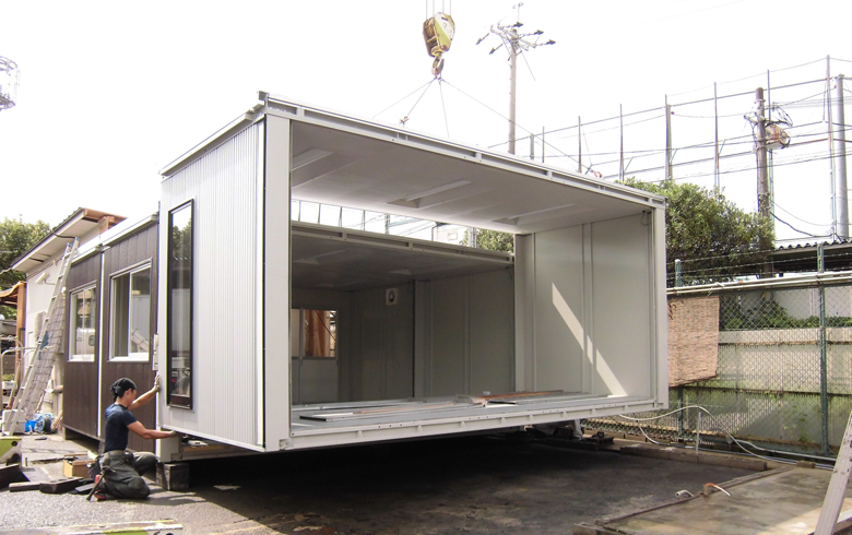 2015.9.8 中古ユニットハウス1F-16坪（32畳）タイプ 2F-12坪（24畳）タイプ 2階建て金属サイディング貼りを、事務所として設置しました。