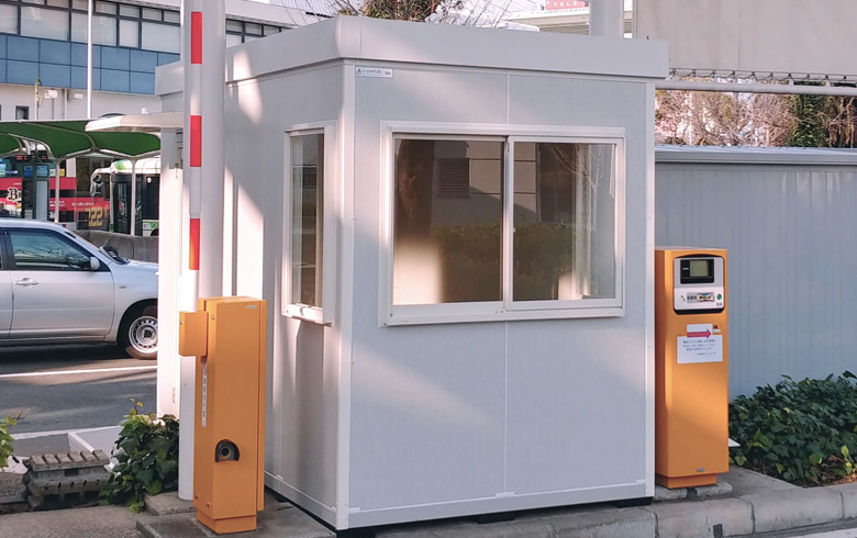 2020.2.26 組立式パネルハウス2坪（4畳）タイプを、係員控え室として設置しました。