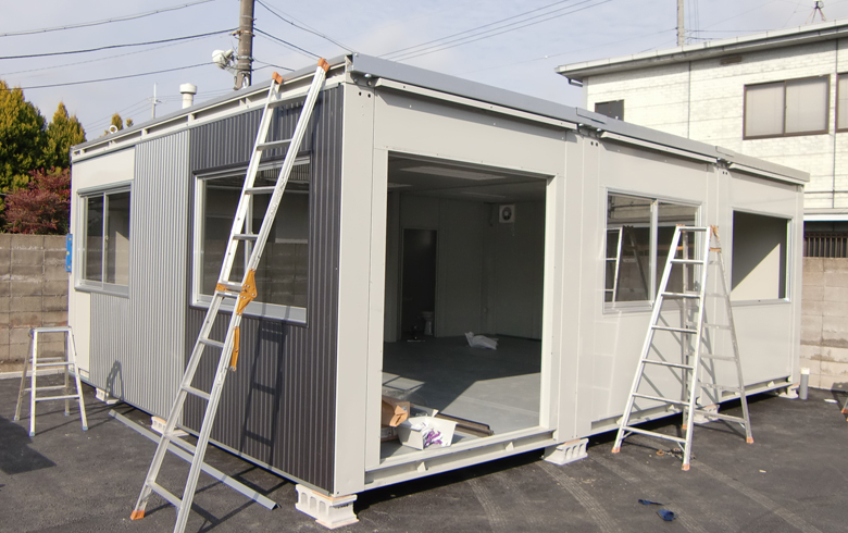2011.1.21 中古ユニットハウス12坪（24畳）タイプ　金属サイディング貼りを、事務所として設置しました。